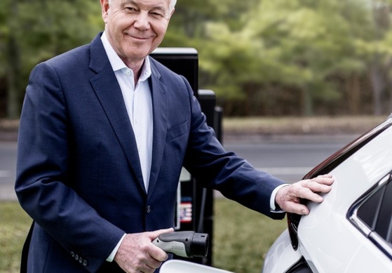 Mitsubishi verabschiedet Werner H. Frey