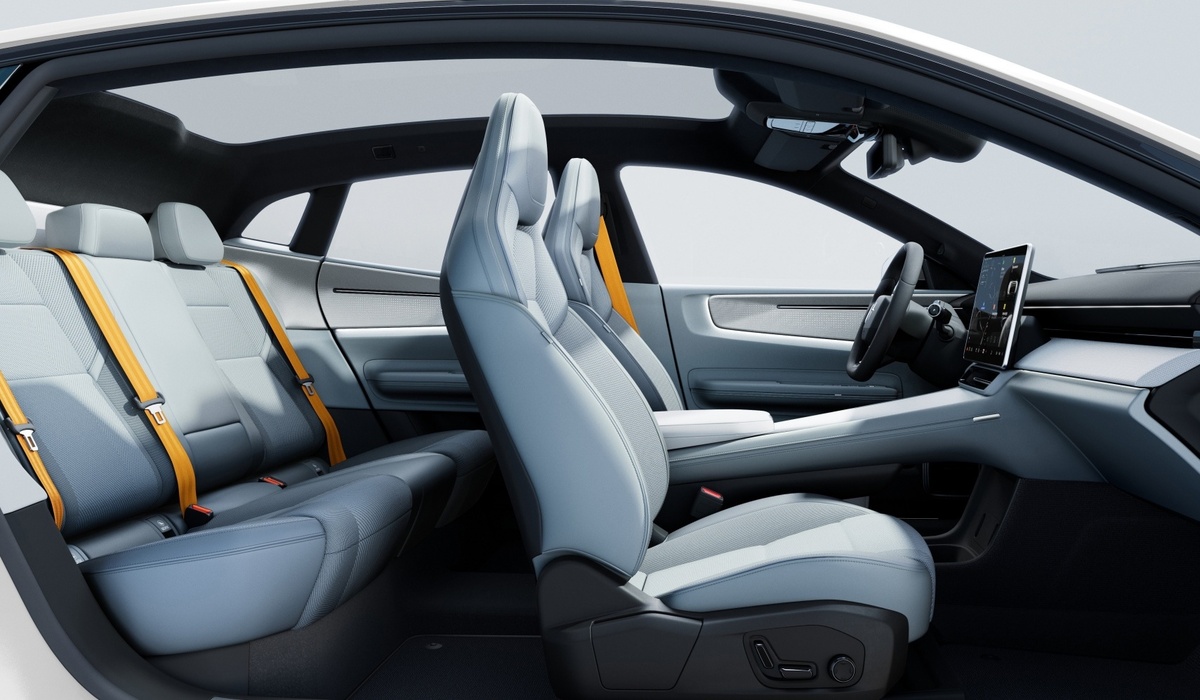 mid Groß-Gerau - Zu den neu entwickelten Materialien im Innenraum gehören Stricktextil, das zu 100 Prozent aus recyceltem PET besteht, sowie MicroTech-Vinyl mit Bio-Anteil und rückverfolgbares Leder. Polestar