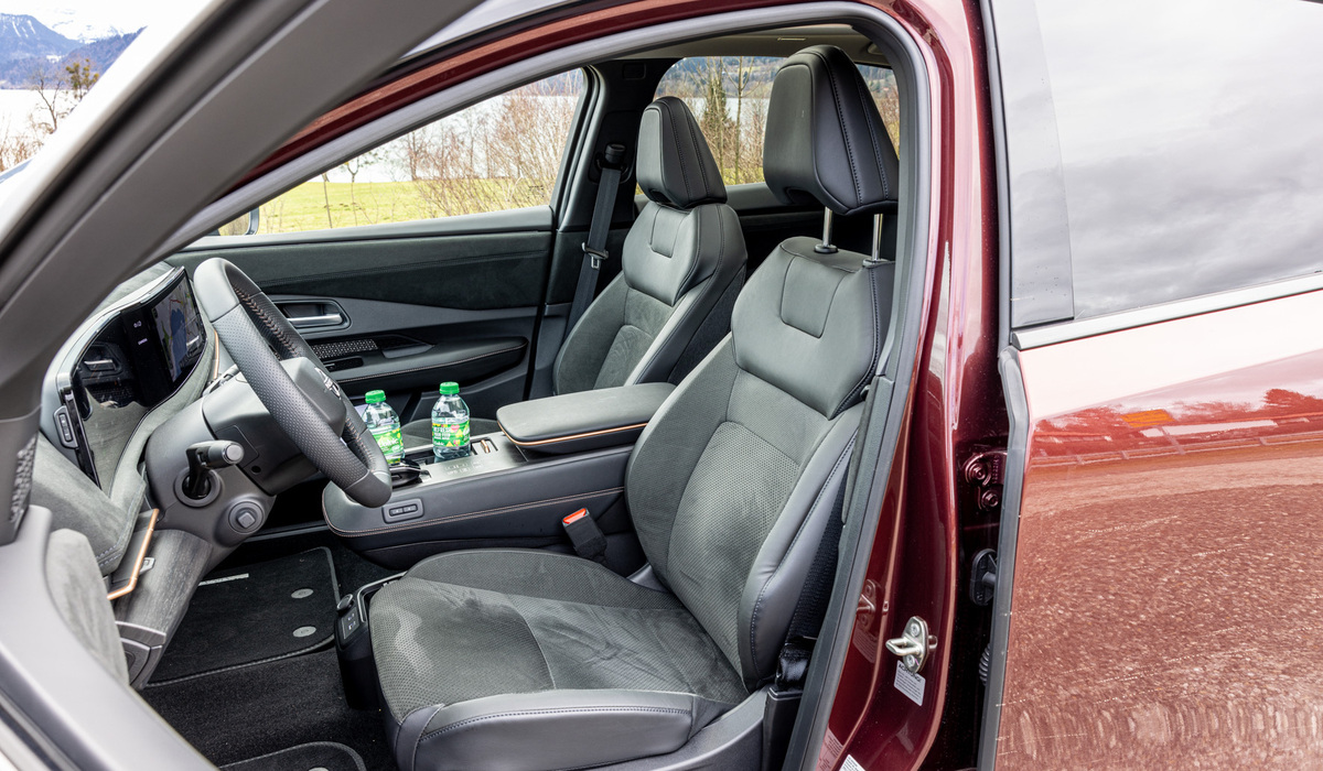 mid München - Die Sitze liefern guten Seitenhalt und sind vollelektrisch verstellbar. Mike Neumann / mid