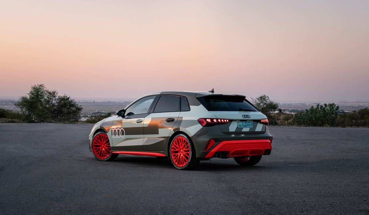 mid Oman - Zahlreiche technische Neuerungen von der Leistungssteigerung über den Torque Splitter bis hin zum neuen dynamic plus-Modus garantieren viel Fahrspaß, starke Performance und agiles Handling. Audi