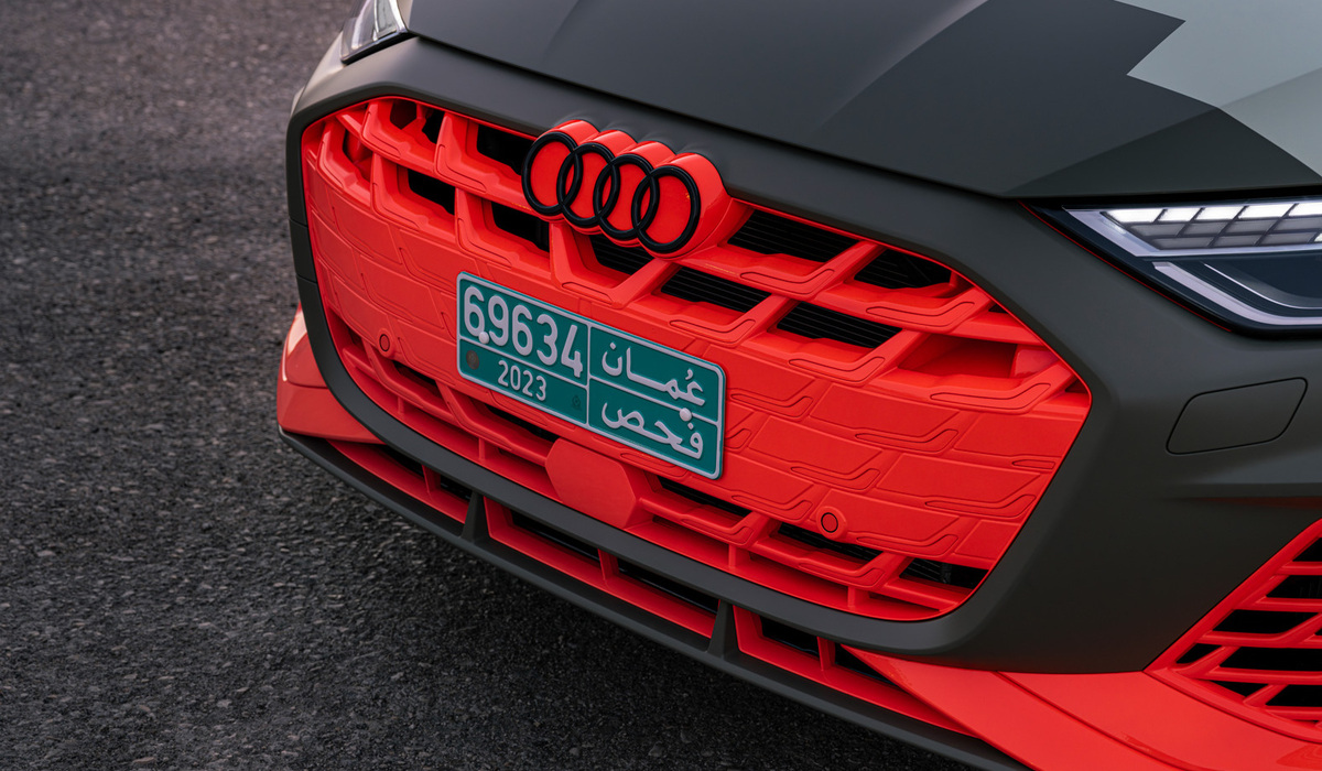 mid Oman - Vorn ist eine McPherson-Federbeinachse mit einem Schwenklager verbaut, das einen größeren negativen Radsturz ermöglicht. Audi