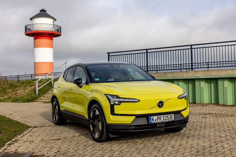 Volvo EX30 polarisiert