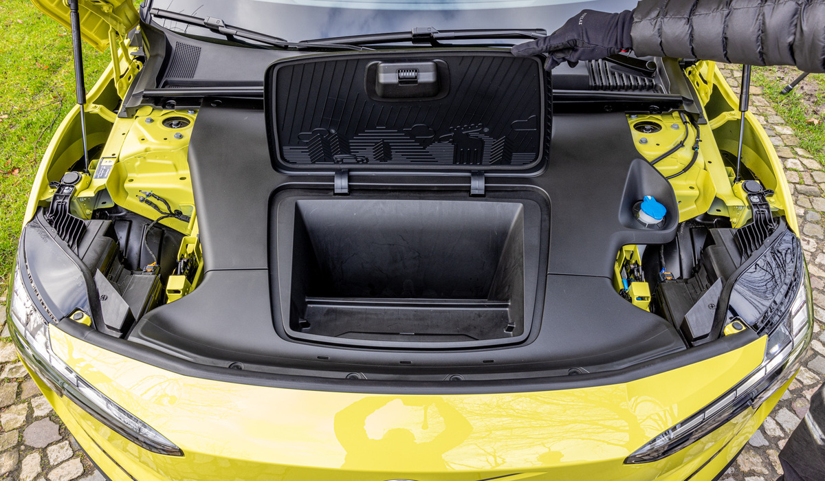 mid Hamburg - Im Frunk lässt sich ein Ladekabel verstauen. Mike Neumann / mid