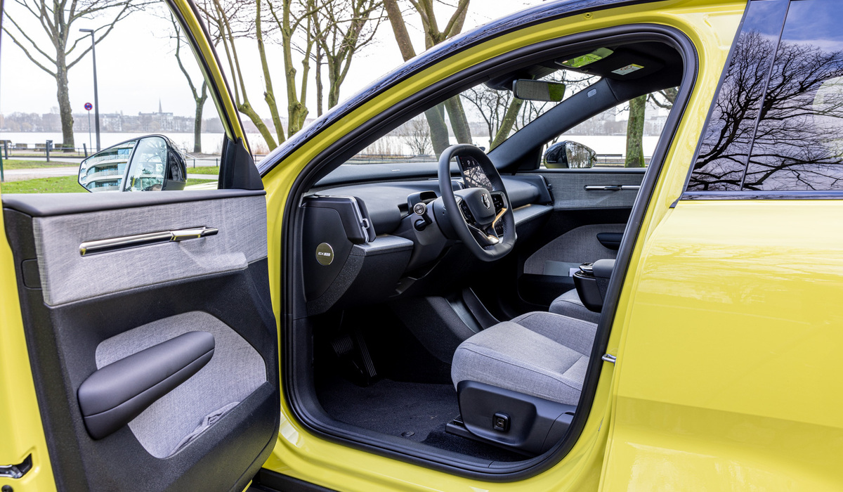 mid Hamburg - Da fehlt doch was? Richtig, die Anzeigen finden sich alle auf dem zentralen Infotainmentdisplay. Mike Neumann / mid