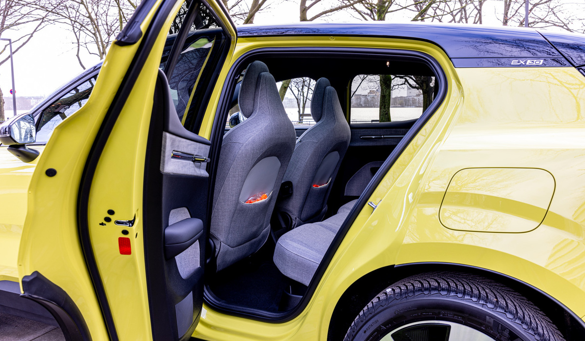 mid Hamburg - Ablagen und zwei USB-C Lademöglichkeiten finden sich im Fond. Mike Neumann / mid