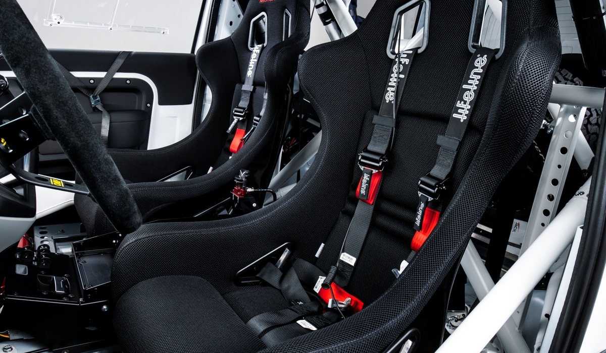 mid Groß-Gerau - Auf Fahrer- und Beifahrersitz können sowohl Motorsport-Neulinge als auch erfahrene Rallyesportler Platz nehmen. JLR