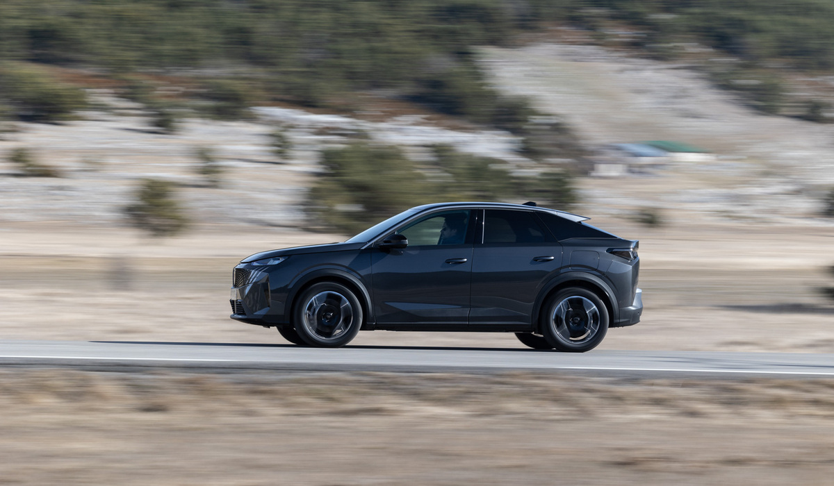 mid Groß-Gerau - Der Peugeot E-3008 ist das erste Modell der Franzosen, das auf der neuen STLA Medium-Plattform von Stellantis basiert. Peugeot / Stellantis