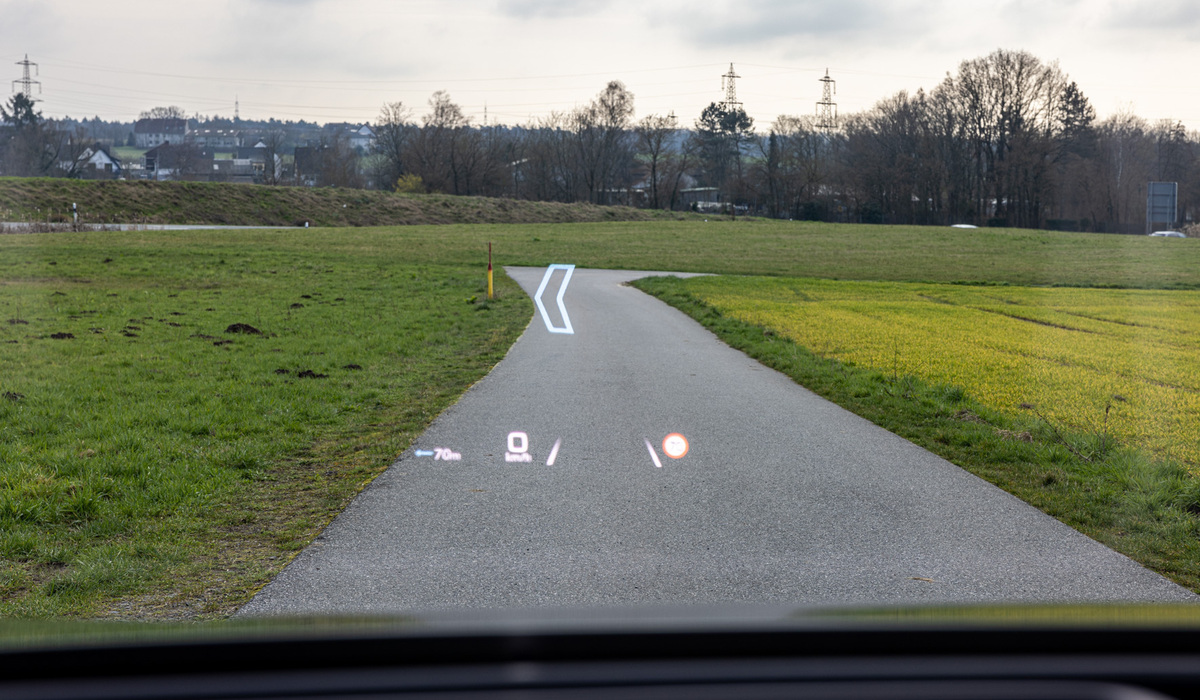 mid Frankfurt - Audi hat natürlich auch sein Augmented-Reality Head-up-Display im Testwagen verbaut - wenn man es noch nicht kennt ist es auf jeden fall beeindruckend. Mike Neumann / mid