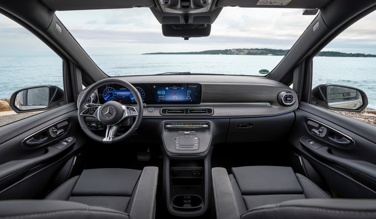 mid Groß-Gerau - Das Cockpit mit neu gestalteter Instrumententafel und 12,3 Zoll großen Displays. Mercedes-Benz