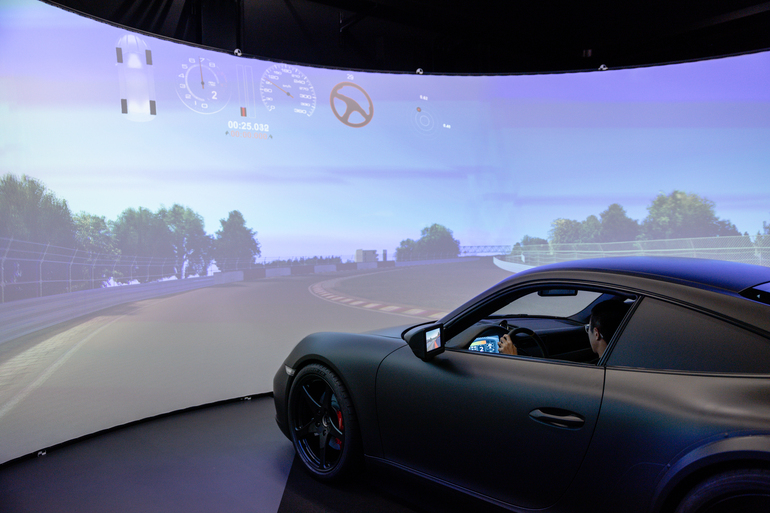 Pirelli-Reifentests am Simulator  - Virtuell, aber mit Popometer 