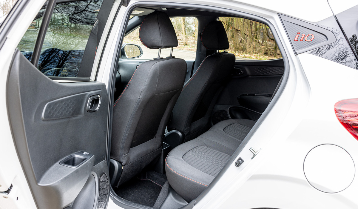 mid Groß-Gerau - Die hintere Tür öffnet sich ausreichend weit, für ein A-Segment Fahrzeug ist im Fond großzügig Platz. Mike Neumann / mid