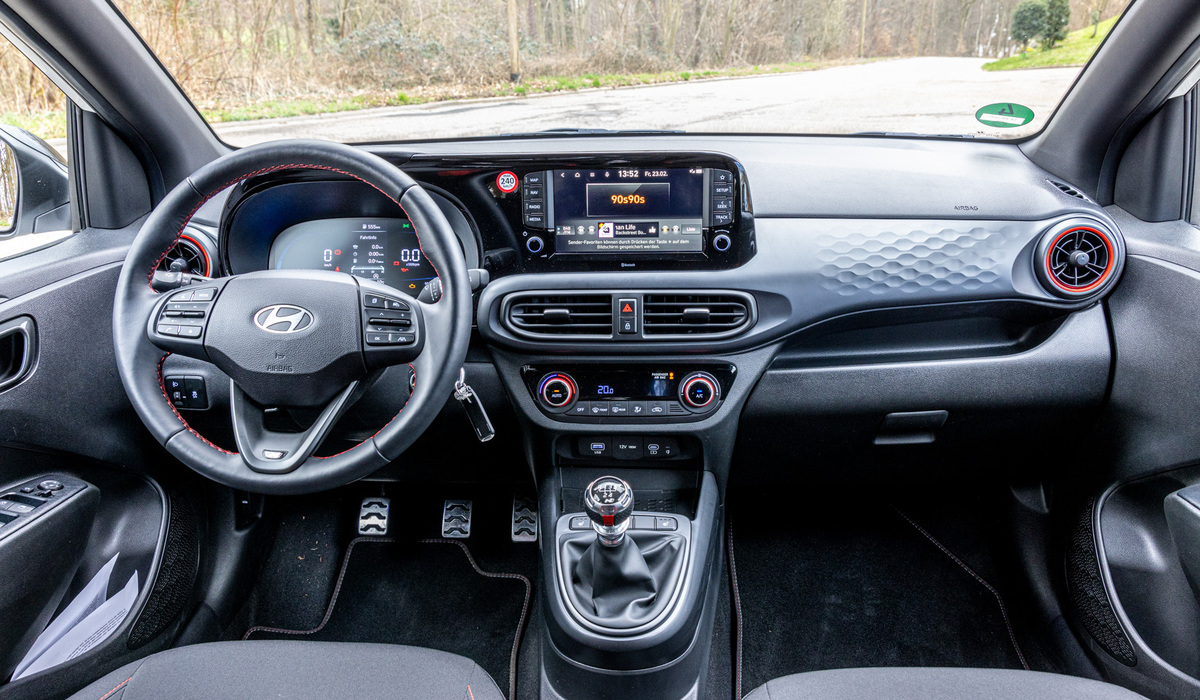 mid Groß-Gerau - Der i10 ist übersichtlich und gut bedienbar im Innenraum. Mike Neumann / mid