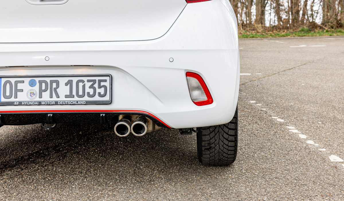 mid Groß-Gerau - Der Doppelrohrauspuff markiert die stärkste Motorisierung und das N-Line Paket des i10. Mike Neumann / mid