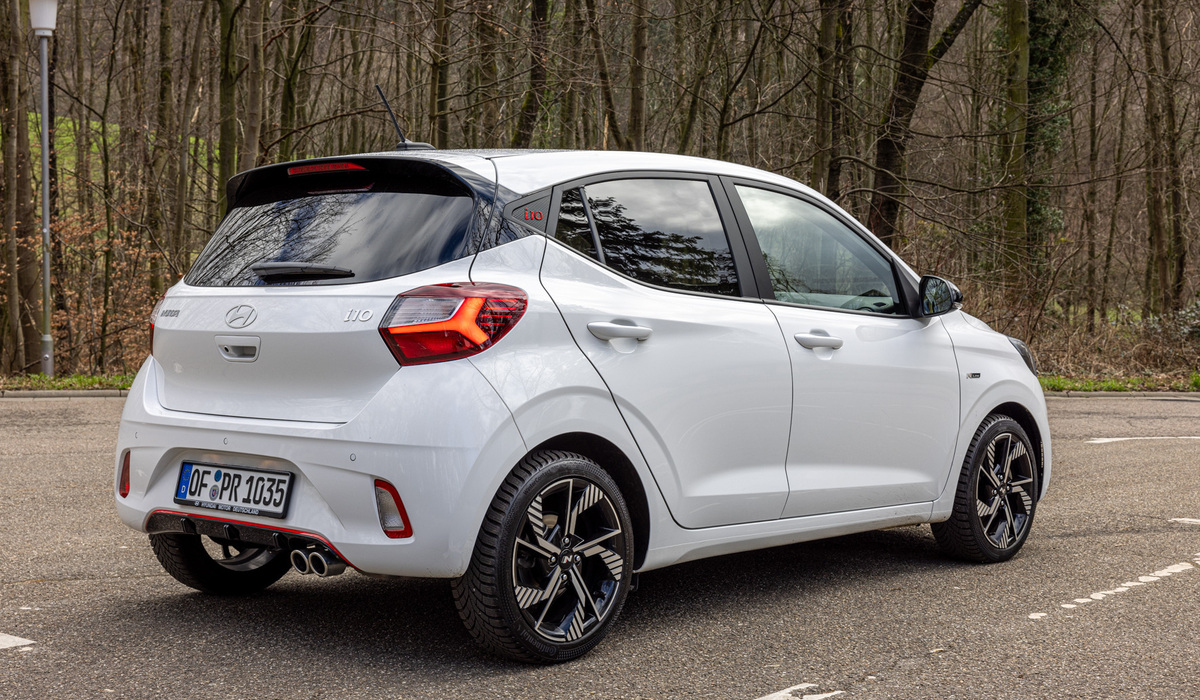 mid Groß-Gerau - Abgedunkelte Scheiben und ein Spoiler in Kontrastfarbe lassen den i10 N-Line sportlich wirken. Mike Neumann / mid