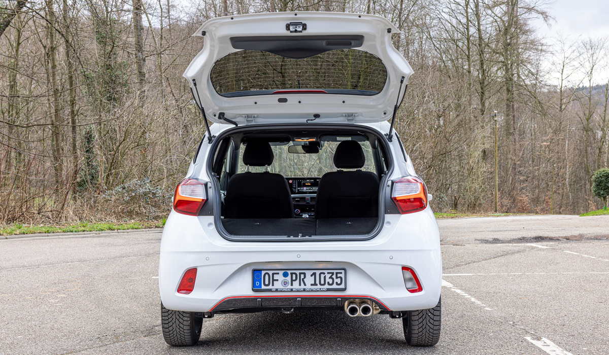 mid Groß-Gerau - Zum Glück lässt sich die Rückbank umklappen, so ist zumindest für den größeren Einkauf (ohne Familie) Sorge getragen. Mike Neumann / mid