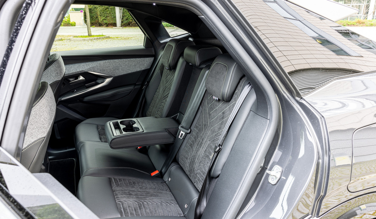 mid Rüsselsheim - Auch im Fond sitzt es sich sehr bequem. Mike Neumann / mid