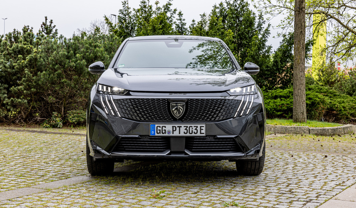 mid Rüsselsheim - Die 3-Krallen Lichtsignatur darf natürlich nicht fehlen, auch das neue Markenlogo sticht heraus. Mike Neumann / mid