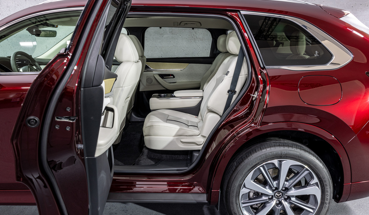 mid Oberursel - Die hinteren Türen lassen sich wirklich weit öffnen, das erleichtert den Einstieg enorm. Mike Neumann / mid