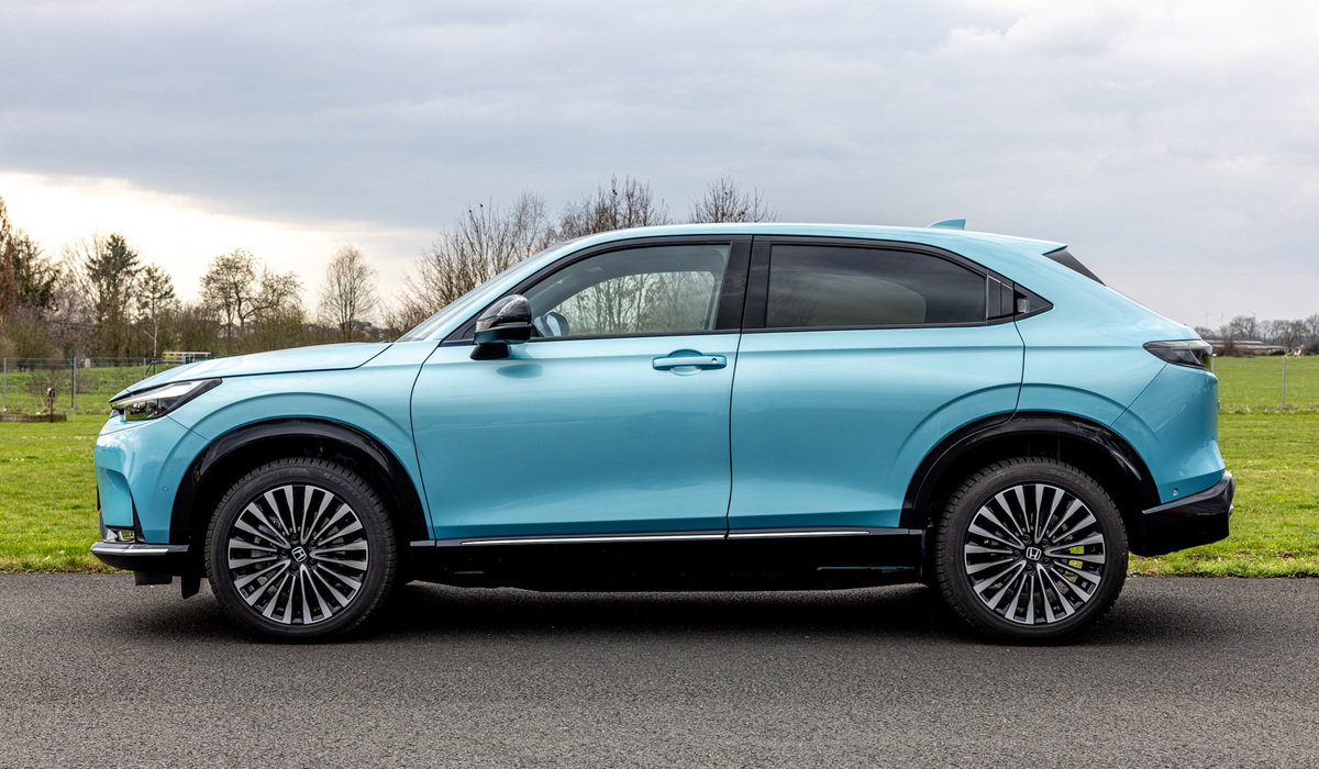 mid Erlensee - Der e:Ny1 hat ein sportliches Seitenprofil, das durch schwarze Akzente verstärkt wird. Mike Neumann / mid