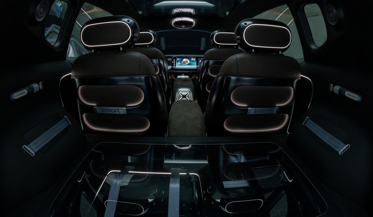 mid Groß-Gerau - Fahrer und Passagiere können unterhaltsame Konversationen mit den virtuellen Assistenten im Fahrzeug führen. Smart