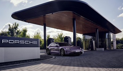 Schnellladen mit bis zu 400 kW in der Porsche-Lounge