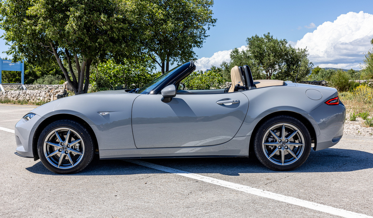 mid Zagreb - Neben dem RF mit Hardtop wird natürlich auch weiterhin das Stoffverdeck angeboten. Mike Neumann / mid