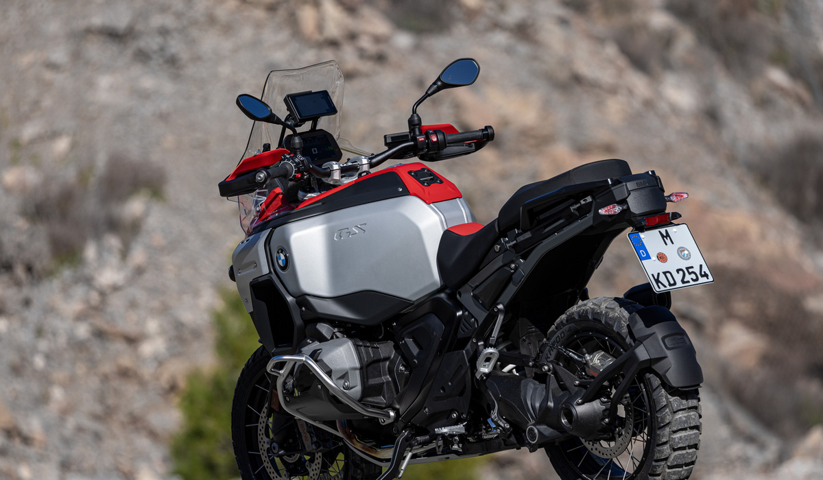 mid Garmisch-Partenkirchen - BMW R 1300 GS Adventure - über das Aussehen lässt sich genüsslich streiten. BMW