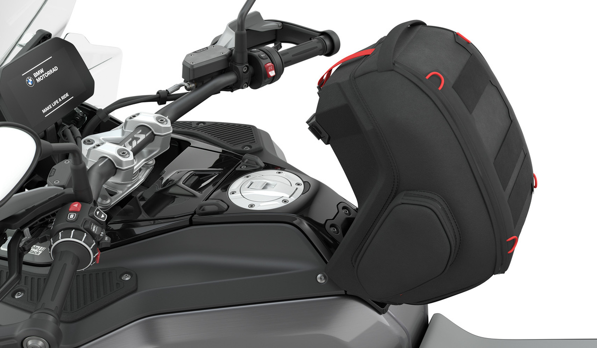 mid Garmisch-Partenkirchen - BMW R 1300 GS Adventure - Innovativer Tankrucksack. BMW