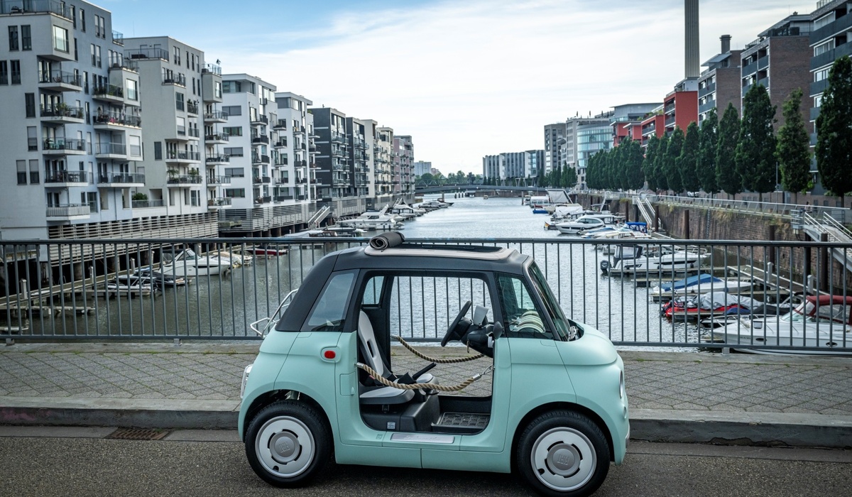 mid Groß-Gerau - In Deutschland kann das eine Geschwindigkeit von 45 km/h erreichende Gefährt sogar von jugendlichen Fahranfängern im Alter ab 15 Jahren genutzt werden. Fiat / Stellantis