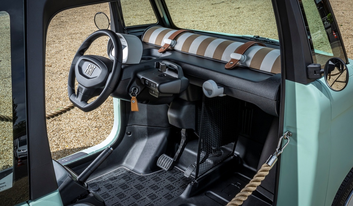 mid Groß-Gerau - Die zwei Sitze sind versetzt angeordnet und es gibt eine großzügige Verglasung. Fiat / Stellantis