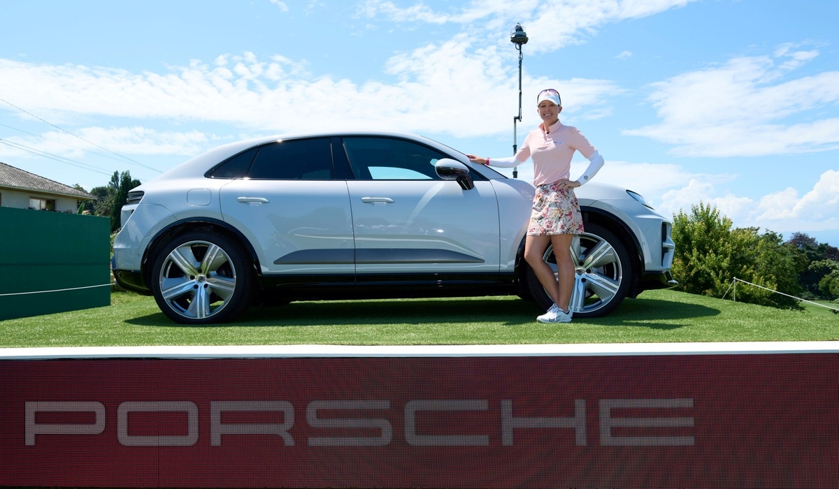 mid Groß-Gerau - Jodi Ewart Shadoff, die Gewinnerin des diesjährigen Hole-In-One-Cars. Porsche AG