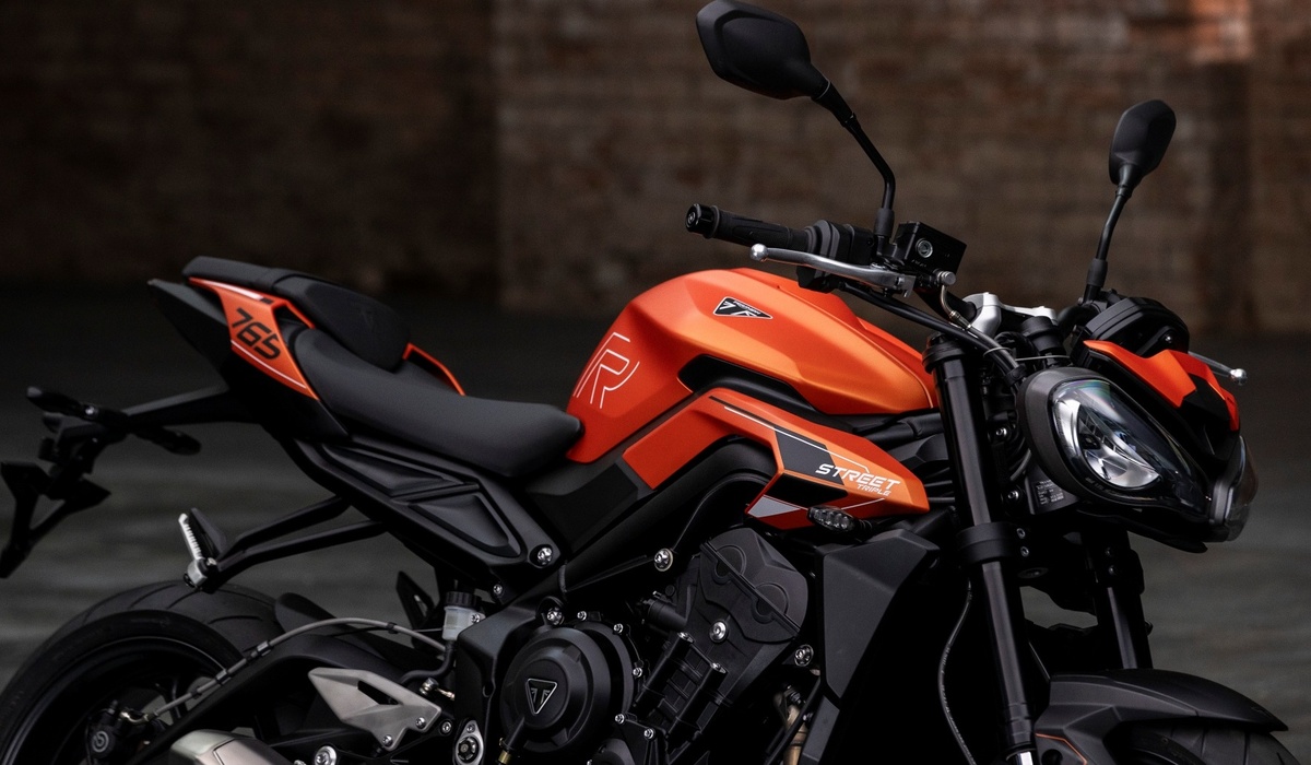 mid Groß-Gerau - Die Street Triple 765 R als A2-Variante kommt entweder in dem auffälligen Matt Baja Orange oder einem eleganten Pure White. Triumph