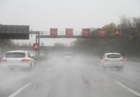Sicheres Fahren bei Extremwetter im Sommer