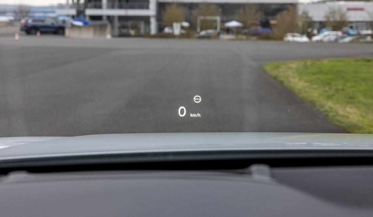 mid Groß-Gerau - Ein Head-up-Display ist ebenfalls verfügbar. Mike Neumann / mid