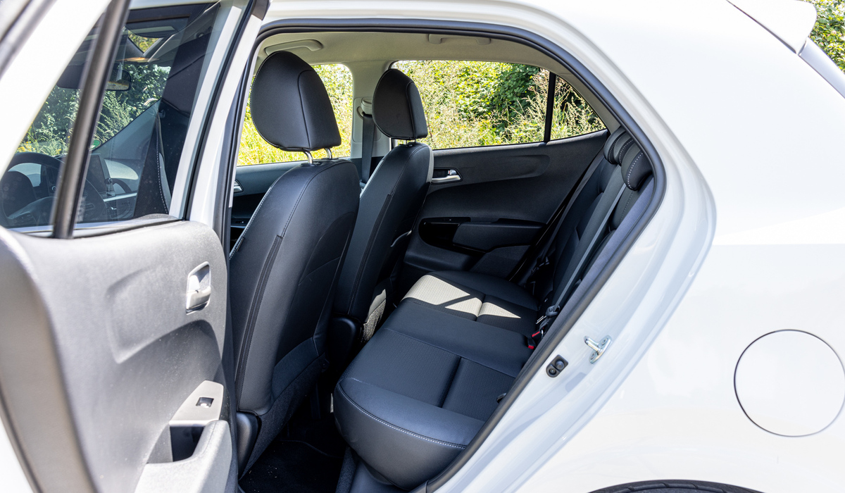 mid Dreieich - A-Segment typisch fällt der Platz auf der Rückbank knapp aus - der Vordersitz ist hier auf einen 1.80 Meter großen Fahrer eingestellt. Mike Neumann / mid