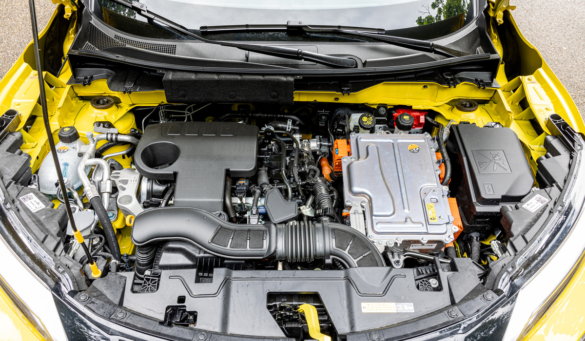 mid Groß-Gerau - Maximal 105 kW/143 PS Systemleistung liefert die Kombination aus Reihenvierzylinder-Benziner und Elektromotor im Nissan Juke. Mike Neumann / mid