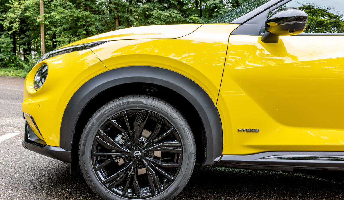 mid Groß-Gerau - Der Nissan Juke kommt mit 19 Zoll Leichtmetallrädern, der Testwagen ist mit Hankook Ventus S1 Evo3 Bereifung in der Größe 225/45R19 ausgestattet. Mike Neumann / mid