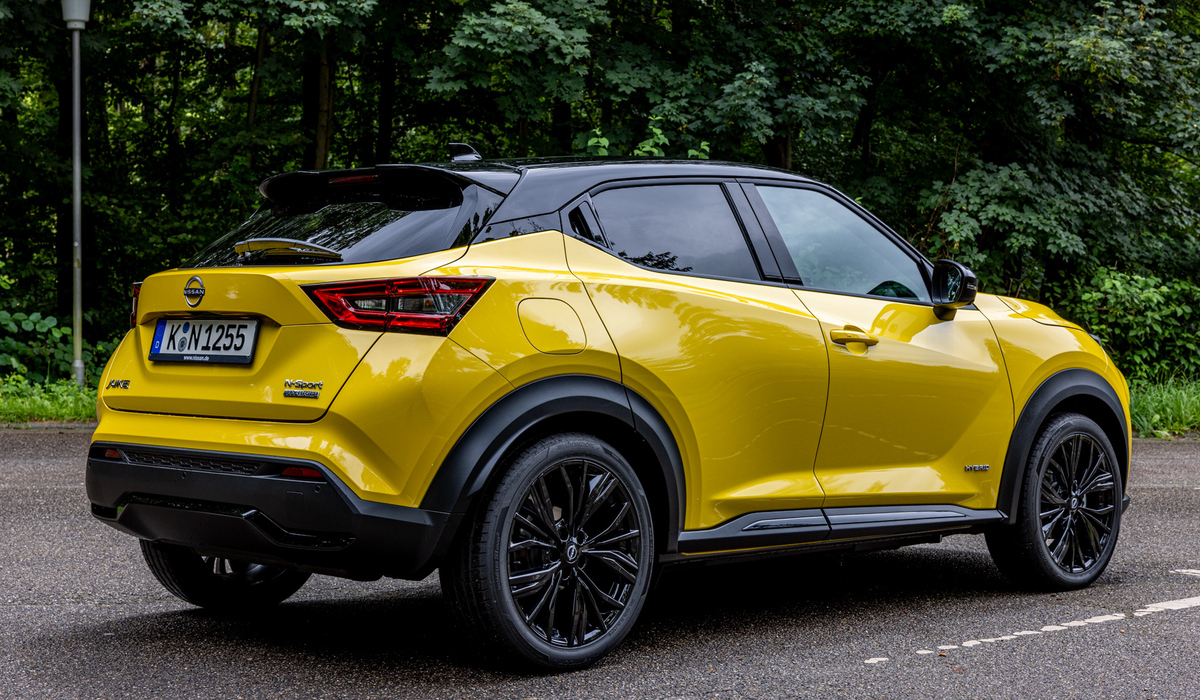 mid Groß-Gerau - Durch die Zweifarblackierung mit schwarzem Dach wirkt das SUV optisch ein gutes Stück flacher. Mike Neumann / mid