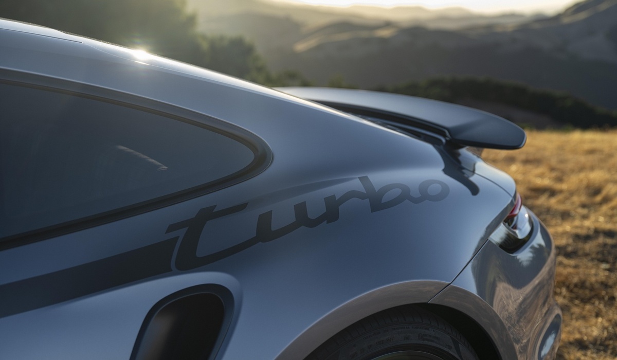 mid Groß-Gerau - Historische Referenz ist unter anderem die serienmäßige seitliche Folierung. Porsche AG