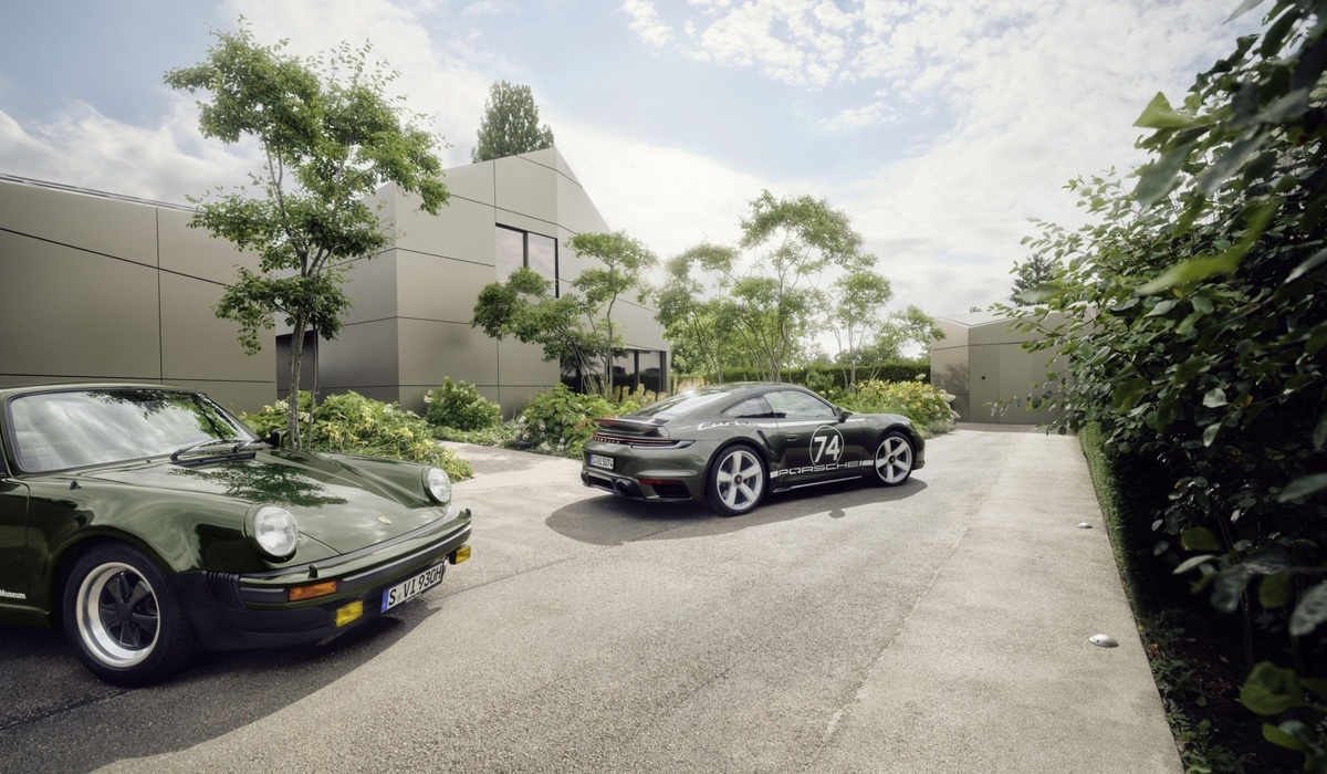mid Groß-Gerau - Das optionale Heritage Design Paket ergänzt das Jubiläumsmodell um weitere Design- und Ausstattungsmerkmale, die an die 911 Turbo-Modelle der 70er Jahre erinnern. Porsche AG