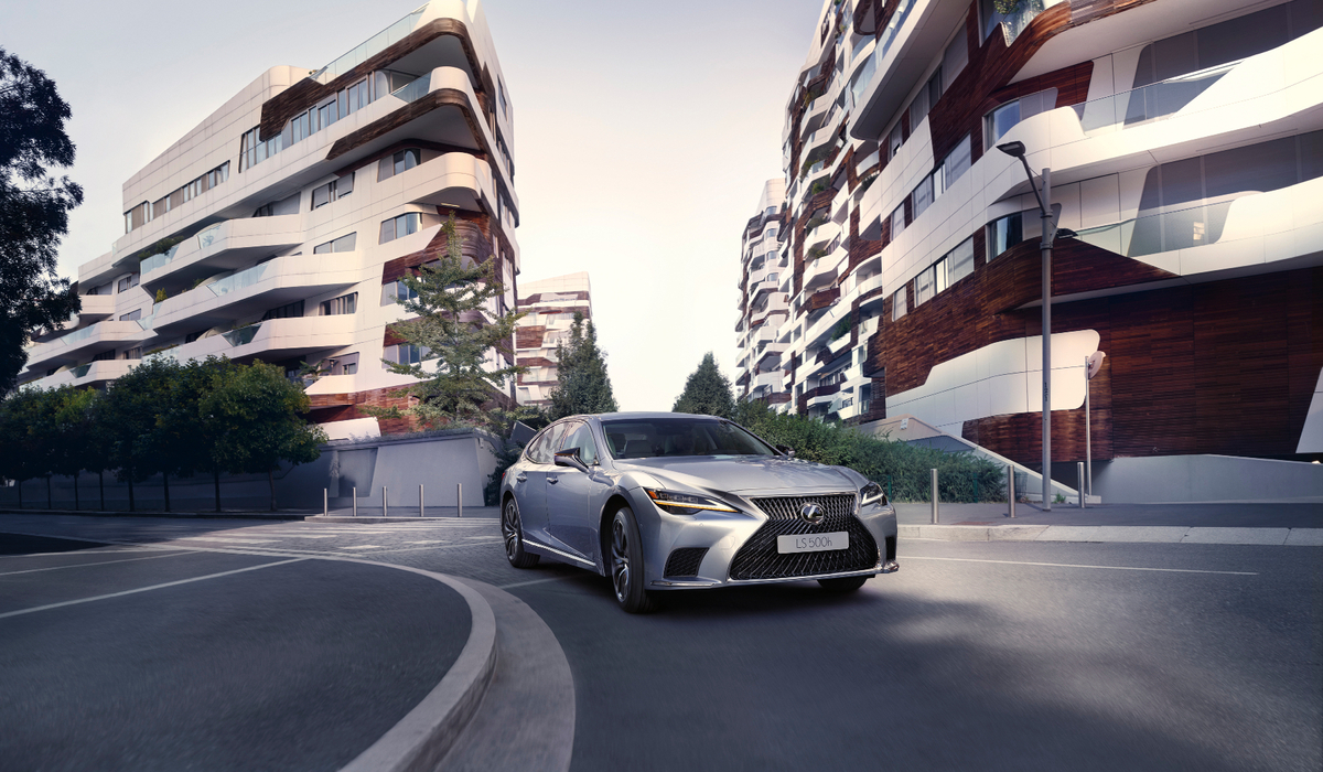 mid Groß-Gerau - Der aktuelle Lexus LS fällt länger und flacher aus als seine Vorgänger. Lexus