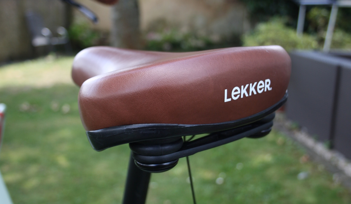 Der breite Kunstledersattel passt zum Jordaan Foto: SP-X/Mario Hommen