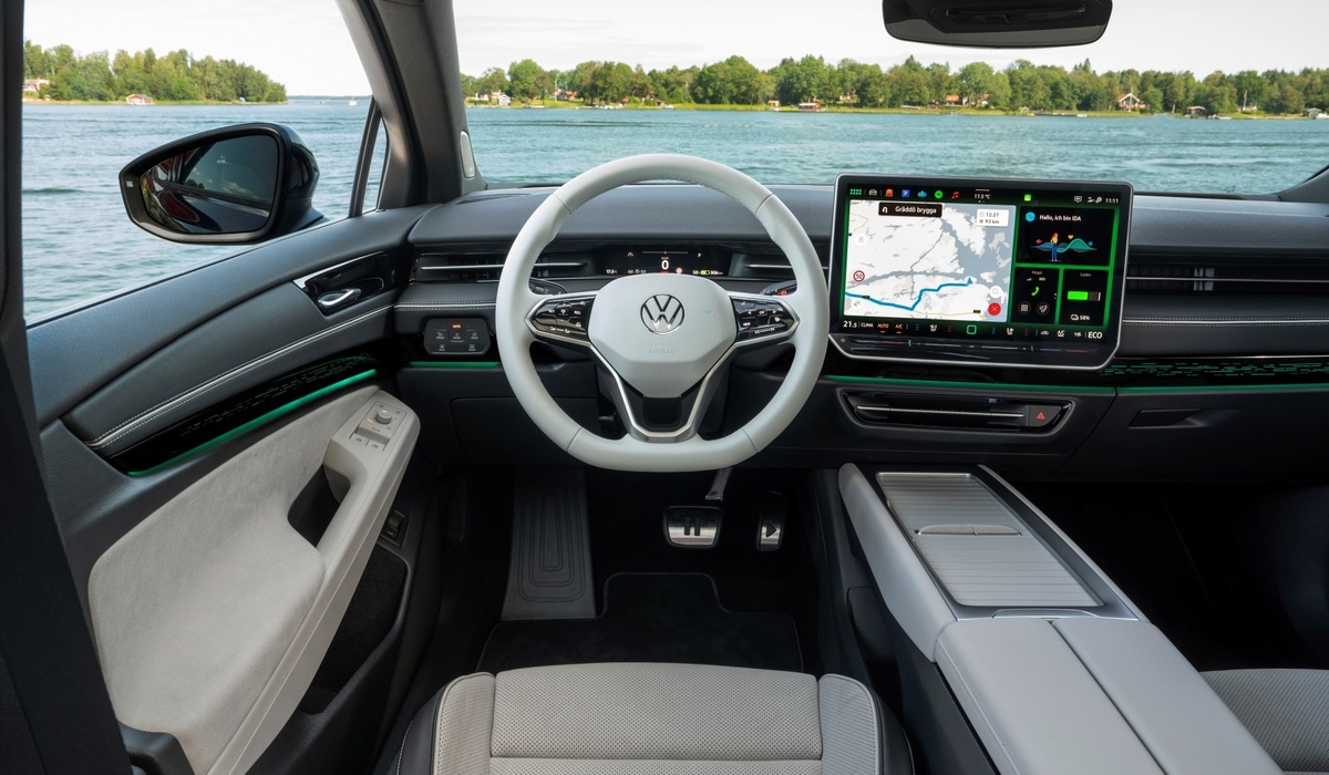 mid Groß-Gerau - Das optisch frei stehende Touchdisplay mit einem Durchmesser von 38 Zentimetern dominiert das Cockpit. Volkswagen AG