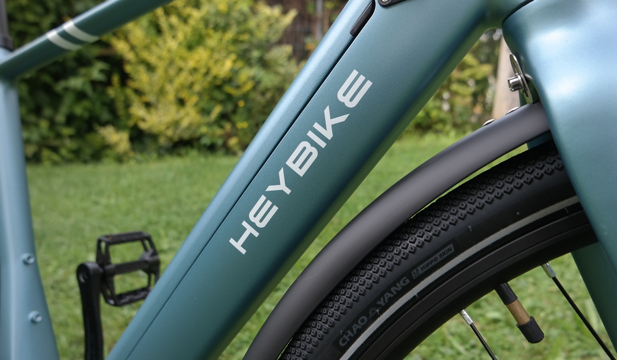 Der 360-Wattstunden-Akku lässt sich nach oben aus dem Unterrrohr herausnehmen Foto: Rudolf Huber/SP-X