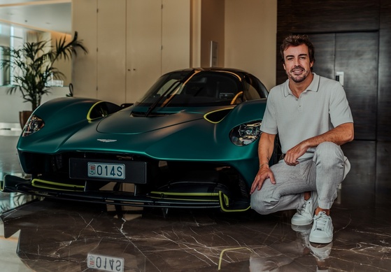 Fernando Alonso fährt Aston Martin Valkyrie