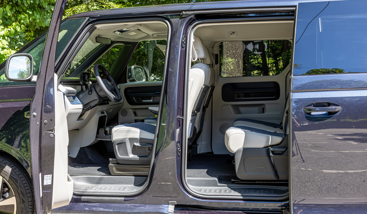 mid Groß-Gerau - Die Schiebetüren lassen sich per Knopf elektrisch öffnen und schließen. Mike Neumann / mid