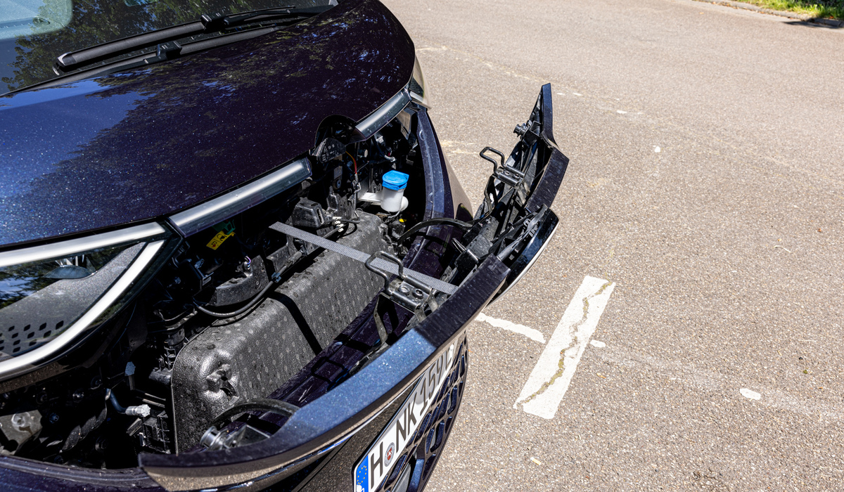 mid Groß-Gerau - Einen Frunk gibt es beim kurzen Vorbau des ID.Buzz nicht. Hier lassen sich nur Betriebsmittel nachfüllen. Mike Neumann / mid