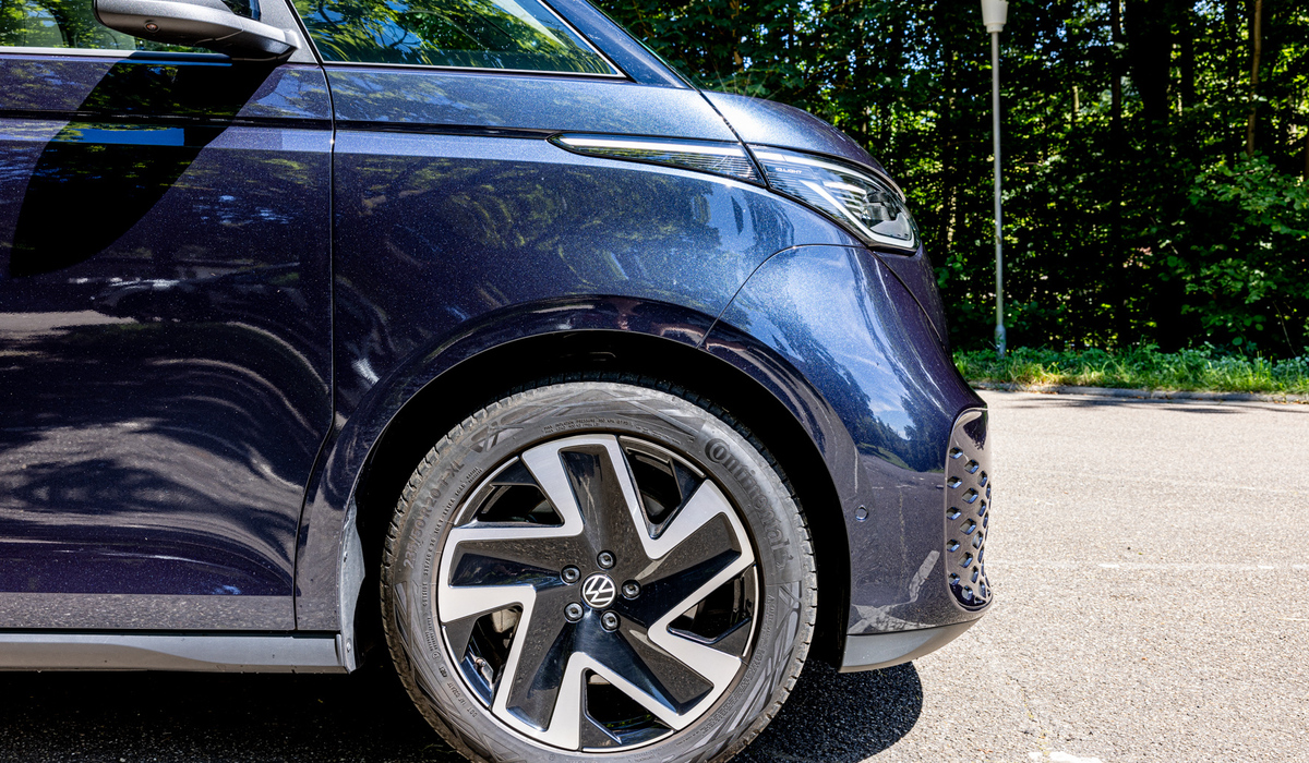 mid Groß-Gerau - Die Felgen sind von 18-21 Zoll konfigurierbar, der Testwagen steht auf stimmigen 20-Zöllern. Mike Neumann / mid