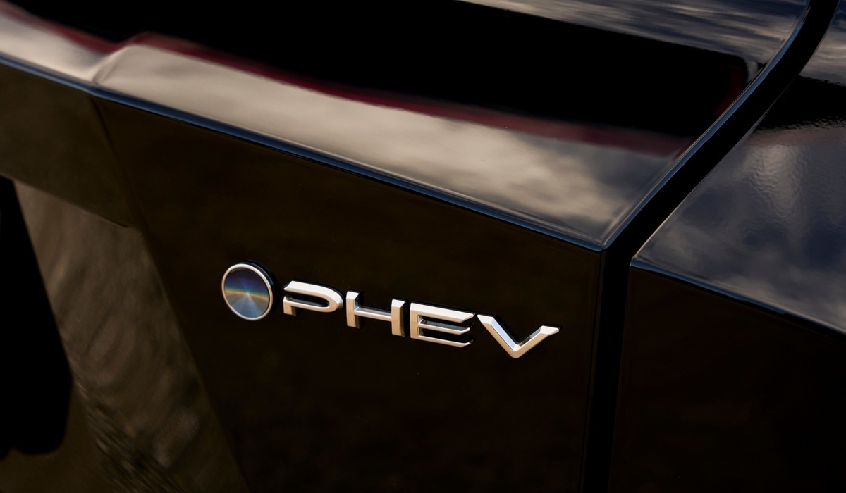 mid Groß-Gerau - Je nach Fahrzeugspezifikationen reicht nach WLTP im reinen Stadtverkehr eine Batterieladung für bis zu 106 Kilometer, kombiniert beträgt die Reichweite bis zu 68 Kilometer. Toyota