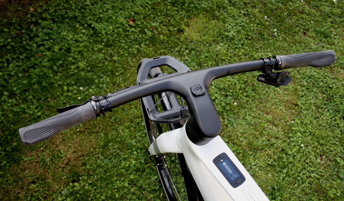 Bei Vorbau und Lenker hat Scott auf eine maximal aufgeräumte Optik geachtet Foto: SP-X/Mario Hommen